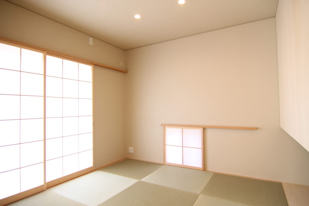 弥富市　ダウンライトと琉球畳の和室