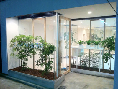 名古屋市西区　強化ガラスのオープンウィンドウ